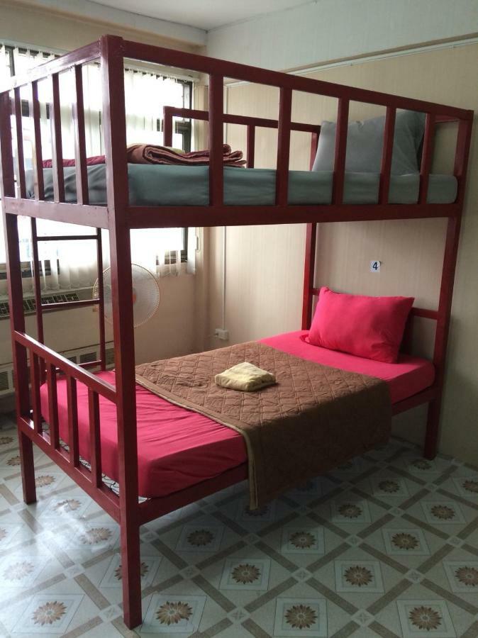 Changphuakgate Guesthouse Чиангмай Екстериор снимка