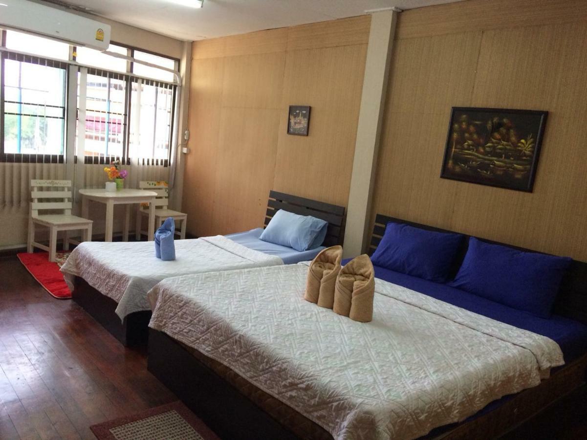 Changphuakgate Guesthouse Чиангмай Екстериор снимка