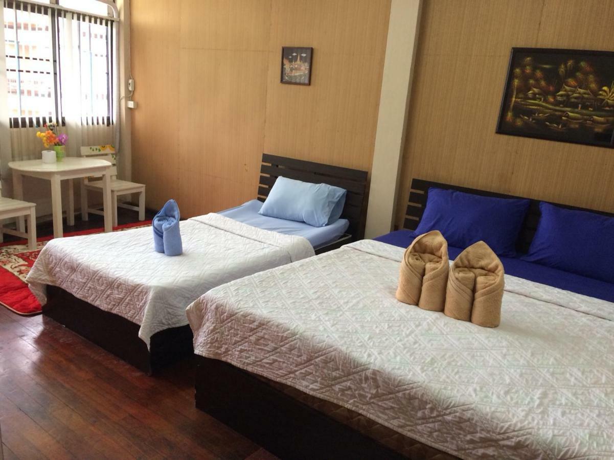 Changphuakgate Guesthouse Чиангмай Екстериор снимка