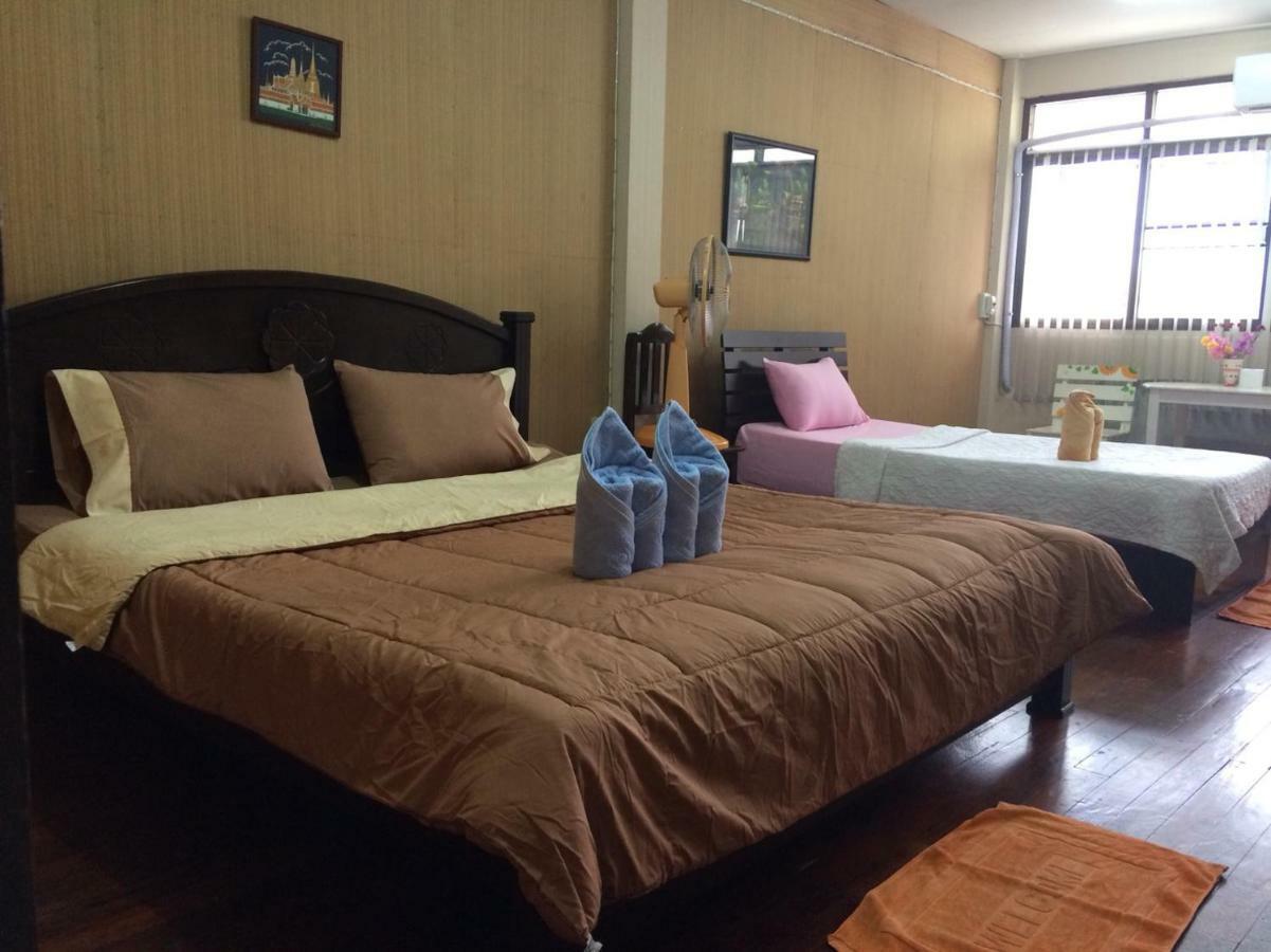 Changphuakgate Guesthouse Чиангмай Екстериор снимка