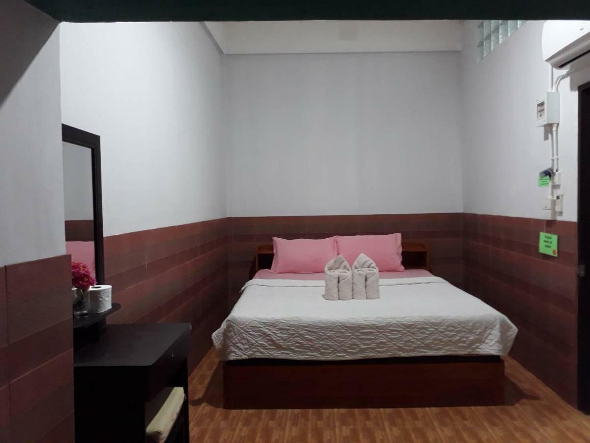 Changphuakgate Guesthouse Чиангмай Екстериор снимка