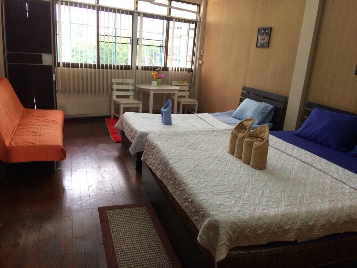 Changphuakgate Guesthouse Чиангмай Екстериор снимка