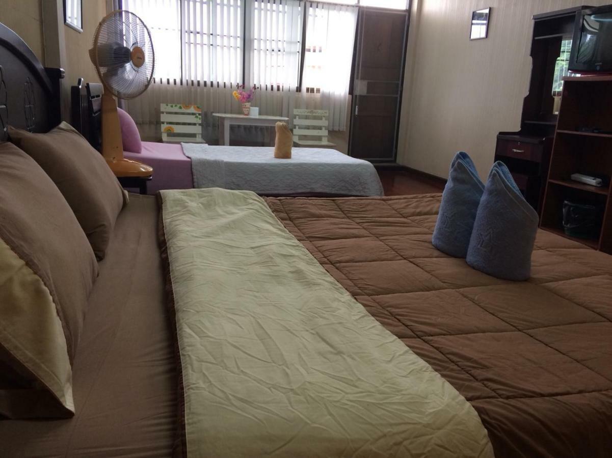 Changphuakgate Guesthouse Чиангмай Екстериор снимка